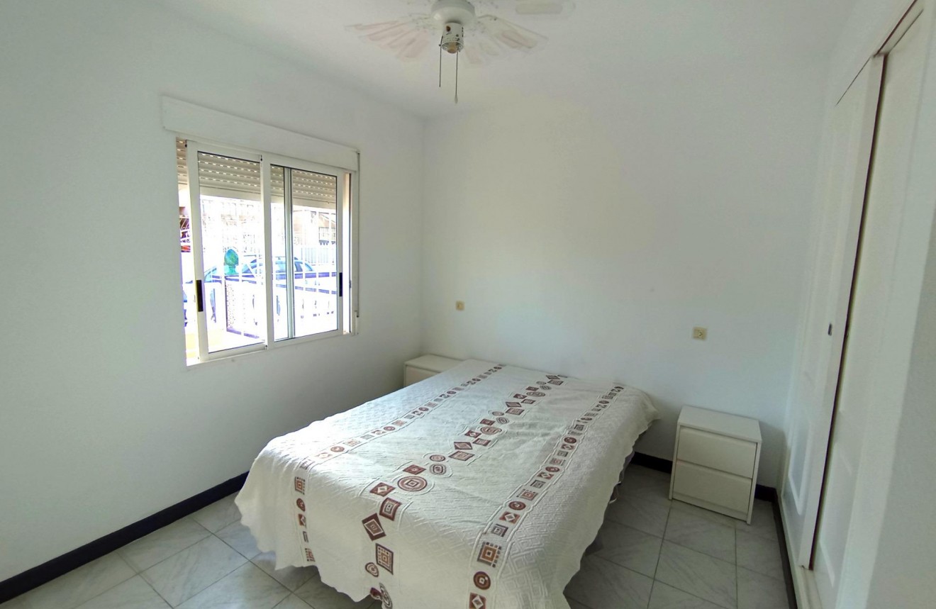 Segunda mano - Apartamento / piso -
Torrevieja - El Limonar