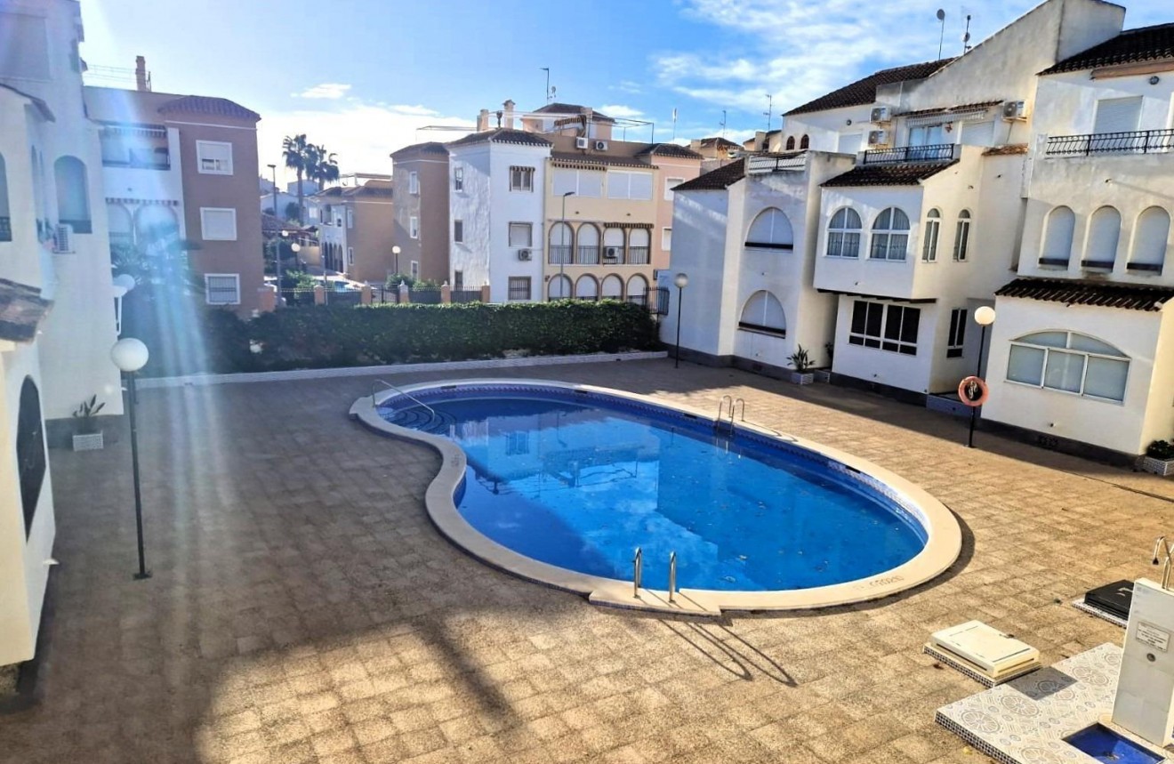 Segunda mano - Apartamento / piso -
Torrevieja - La veleta