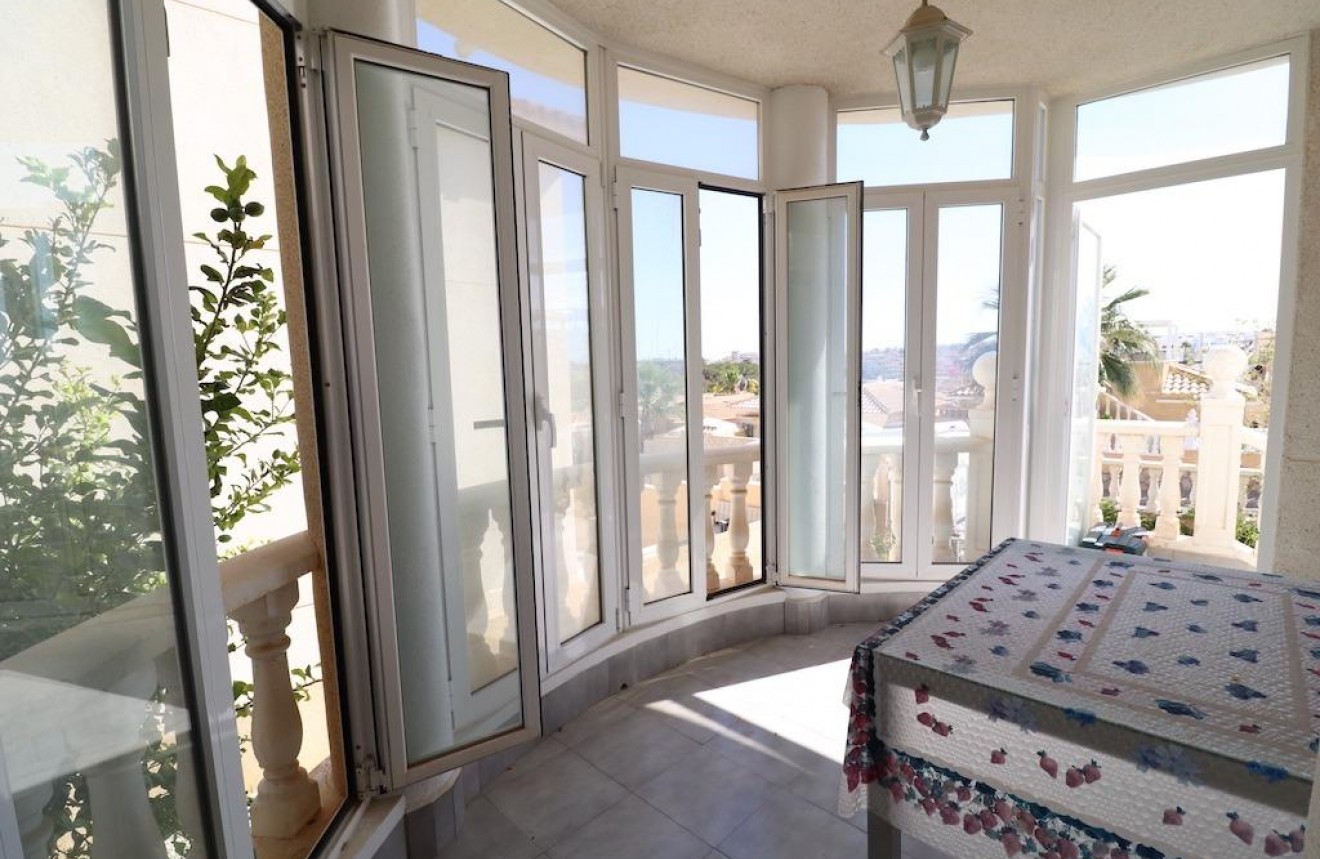 Resale - Chalet -
Orihuela Costa - Costa Blanca