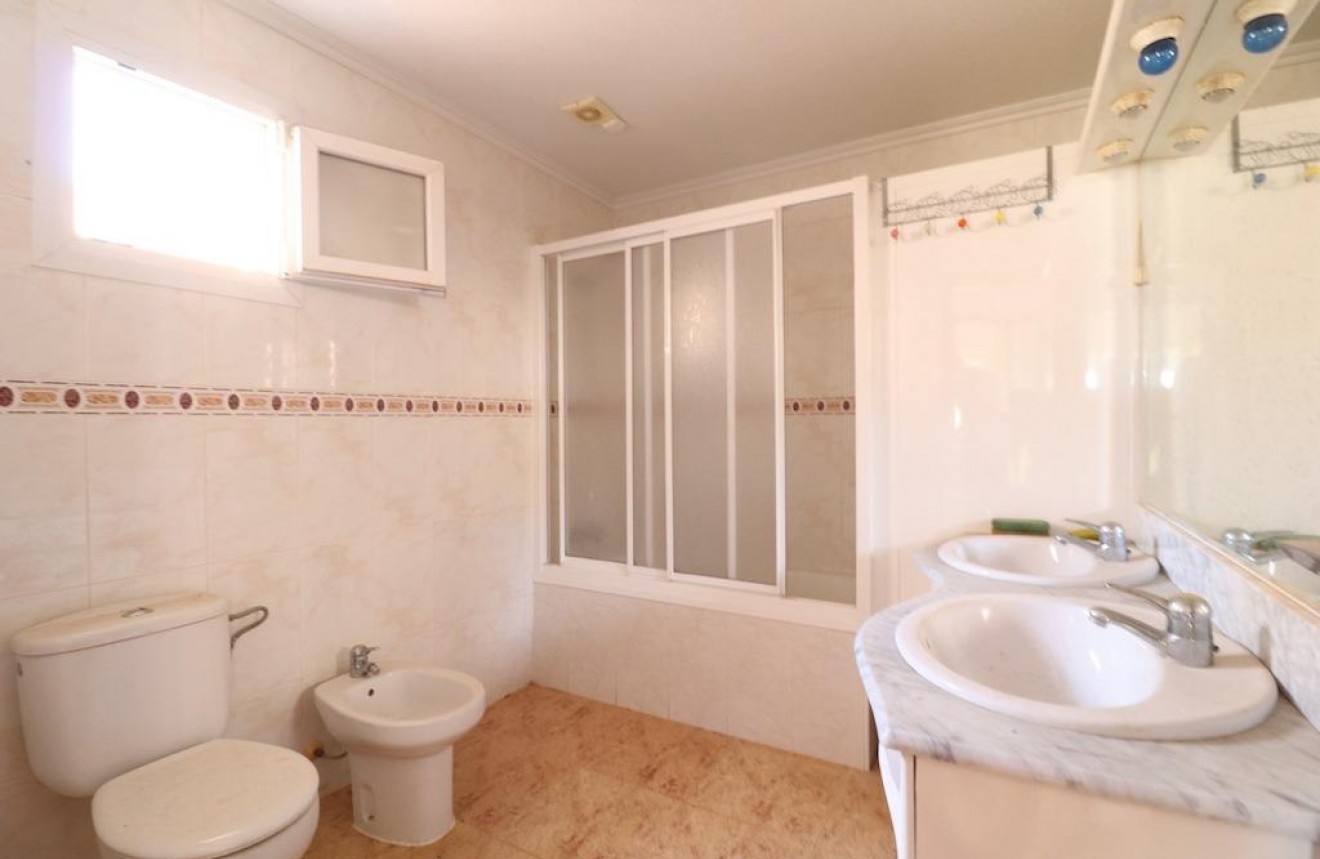 Resale - Chalet -
Orihuela Costa - Costa Blanca