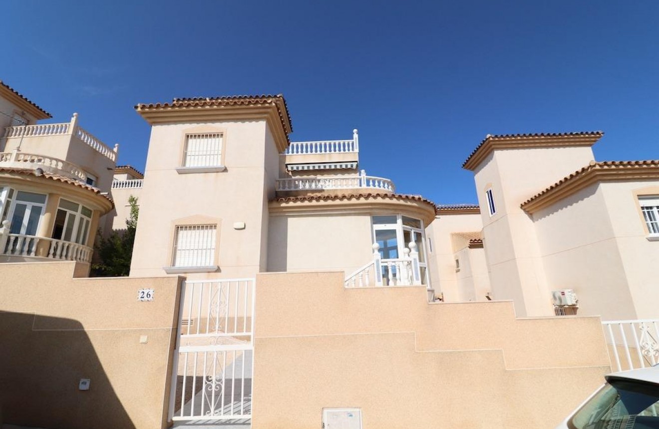 Resale - Chalet -
Orihuela Costa - Costa Blanca