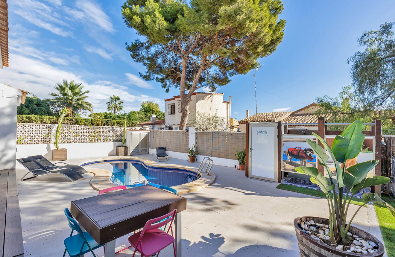 Resale - Chalet -
Orihuela Costa - Costa Blanca