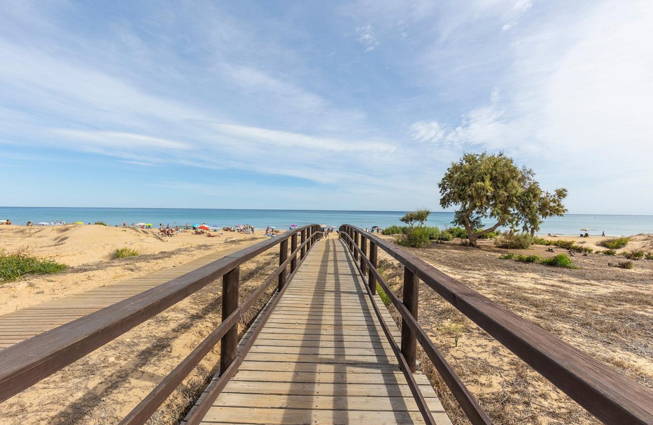 Z drugiej ręki - Mieszkanie w bloku -
Torrevieja - La Mata