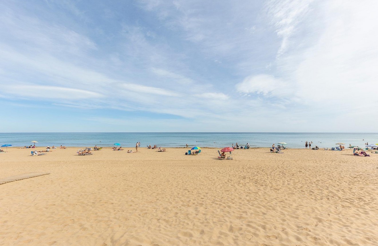 Z drugiej ręki - Mieszkanie w bloku -
Torrevieja - La Mata