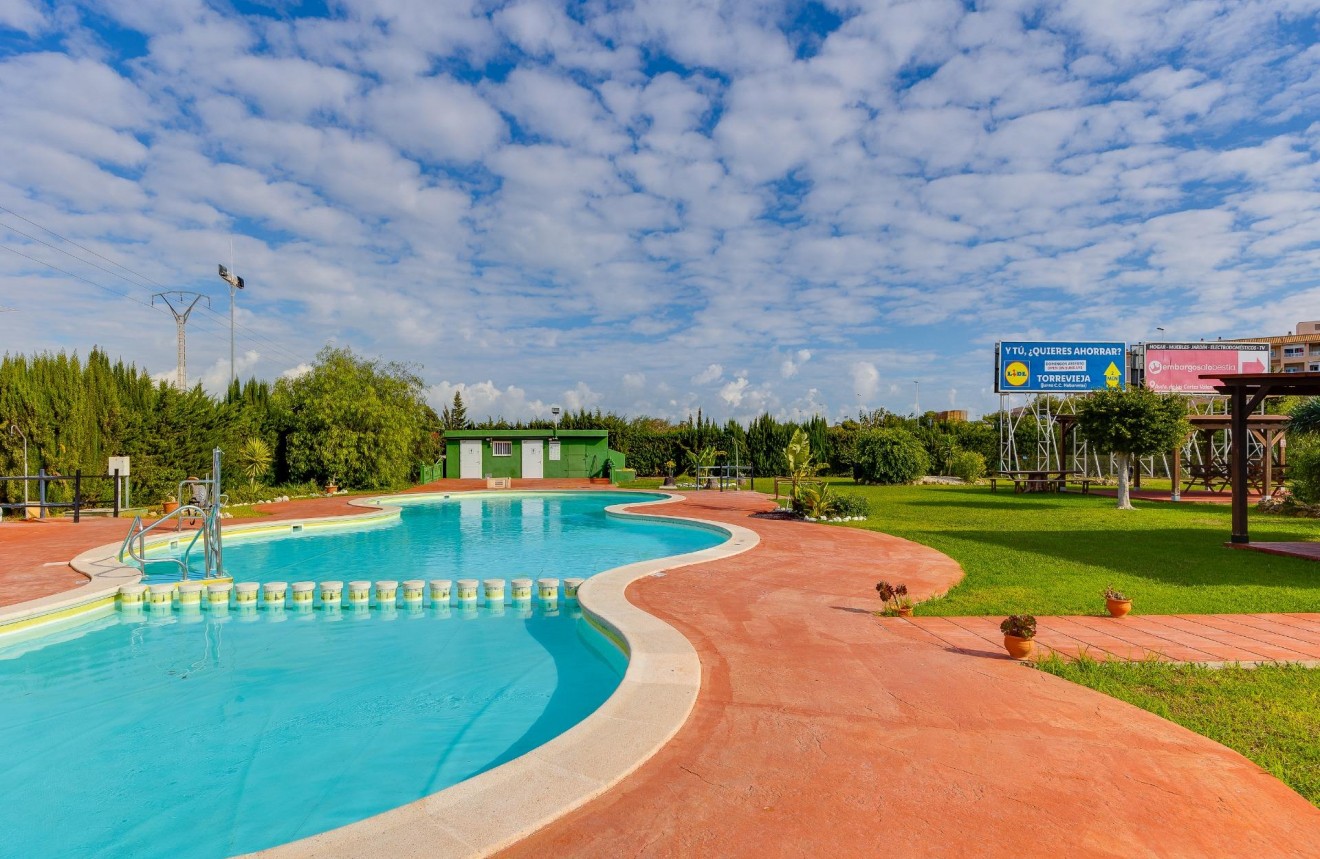 Z drugiej ręki - Bungalow -
Torrevieja - Parque las naciones