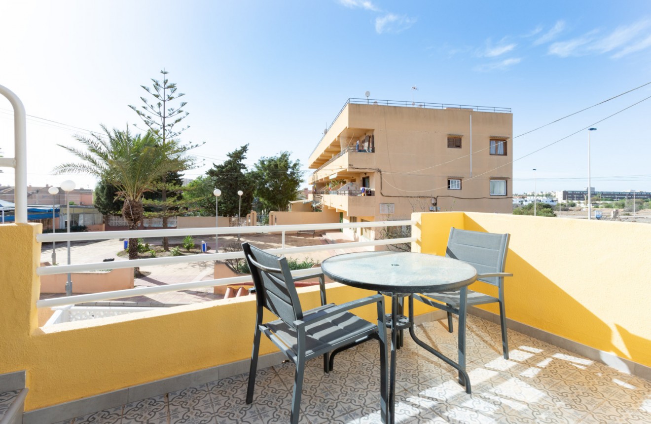 Resale - Chalet -
Torrevieja - Costa Blanca