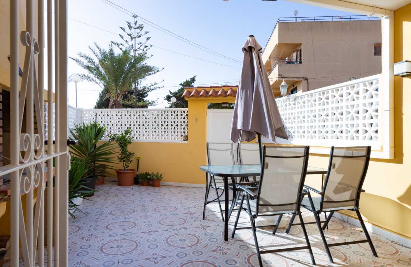 Resale - Chalet -
Torrevieja - Costa Blanca