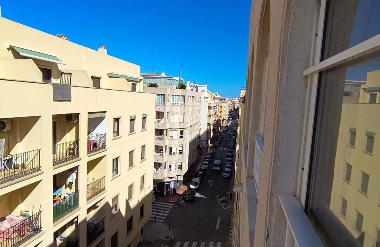 Z drugiej ręki - Mieszkanie w bloku -
Torrevieja - Acequion