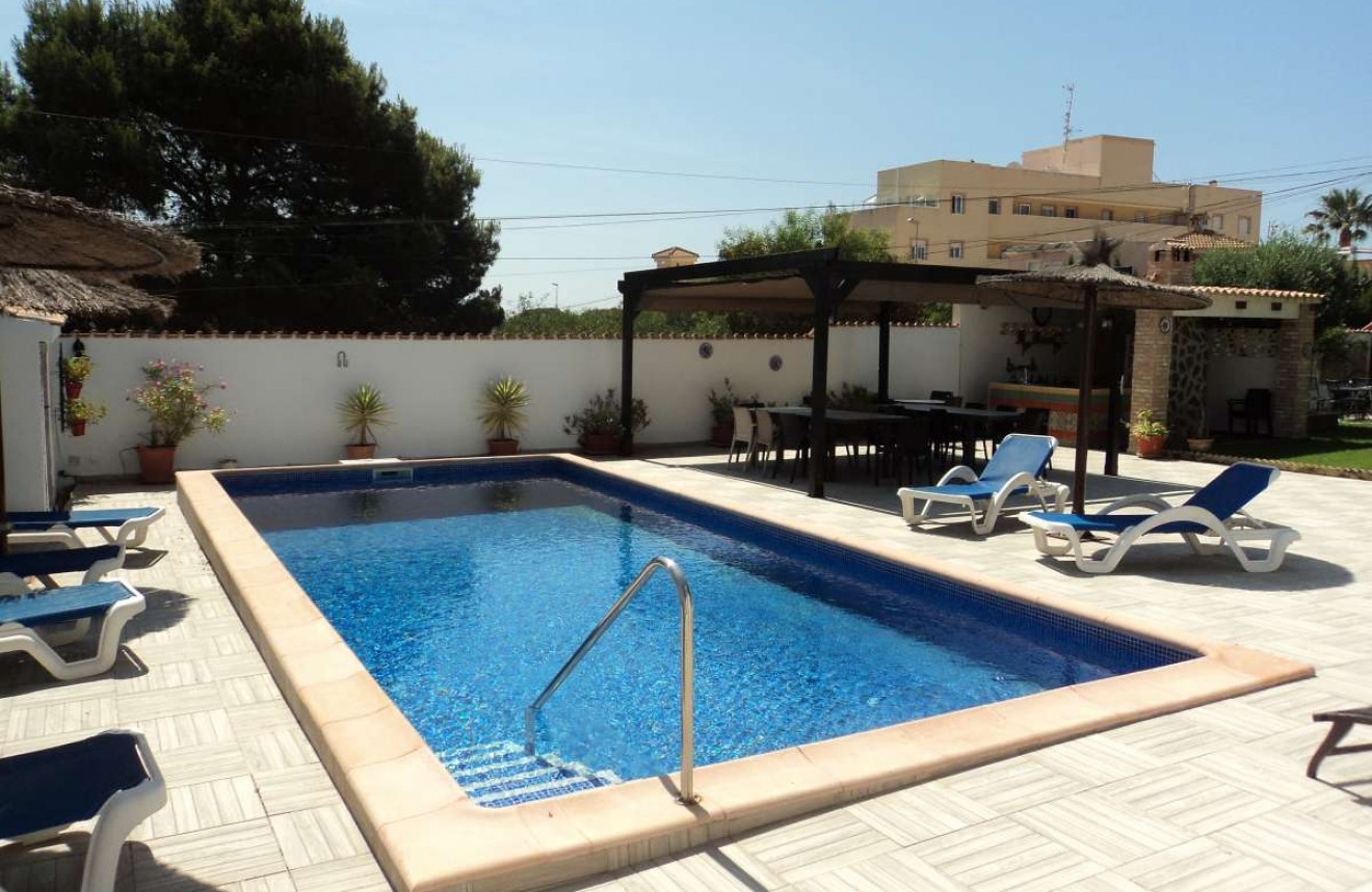 Tweedehands - Chalet -
Orihuela Costa - Costa Blanca