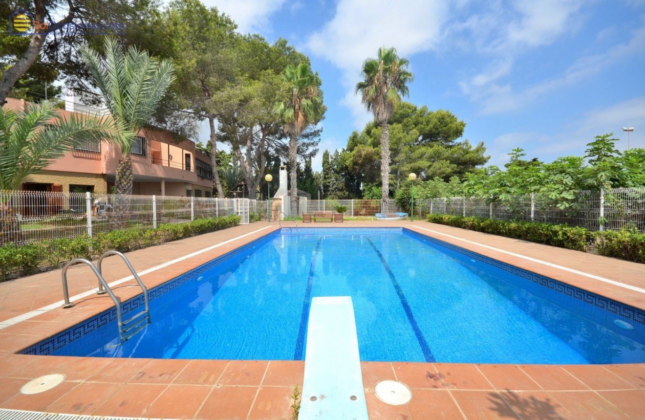 Resale - Chalet -
Torrevieja - Los Balcones