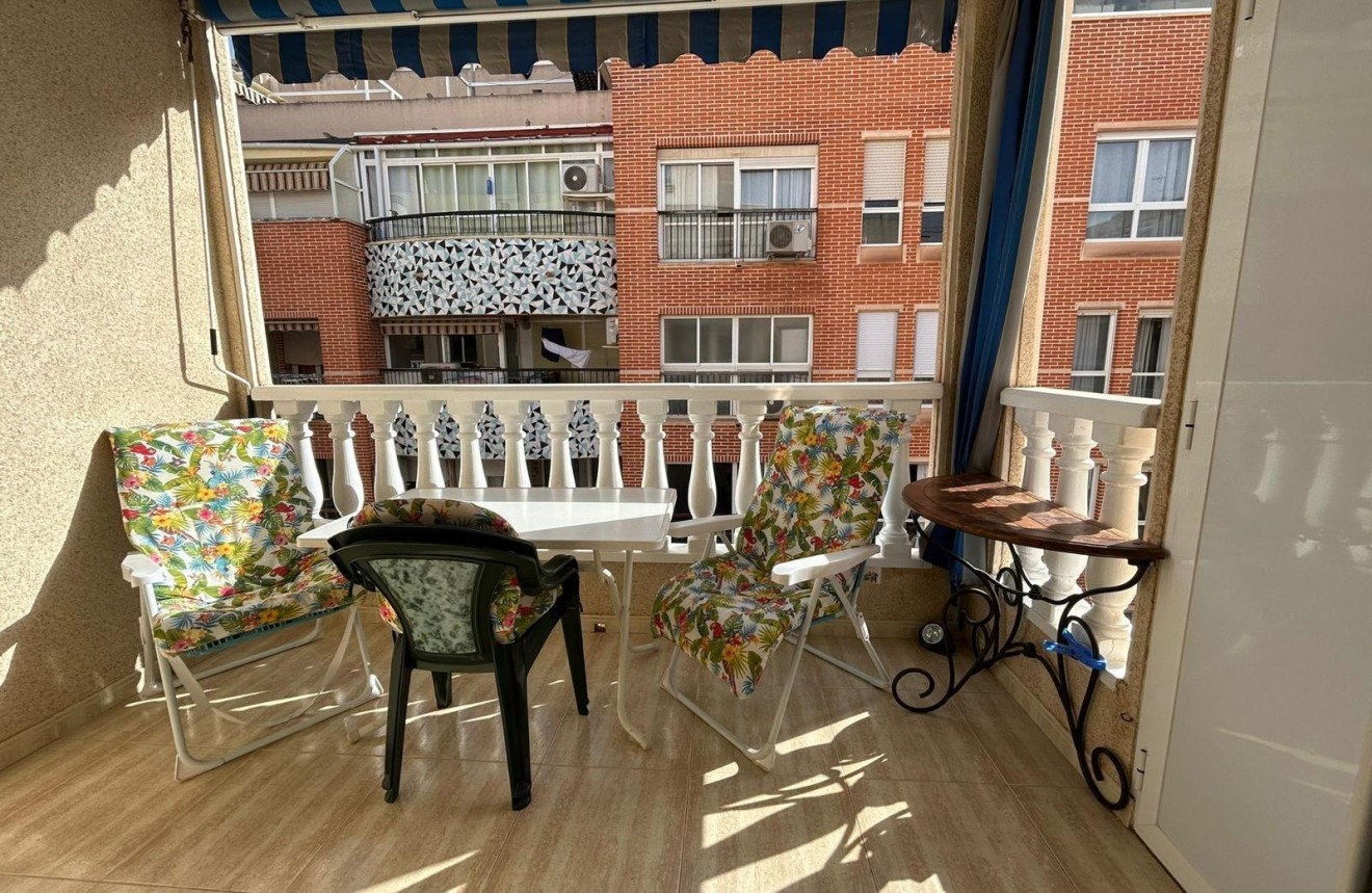 D'occasion - Appartement -
Torrevieja - Playa del Cura