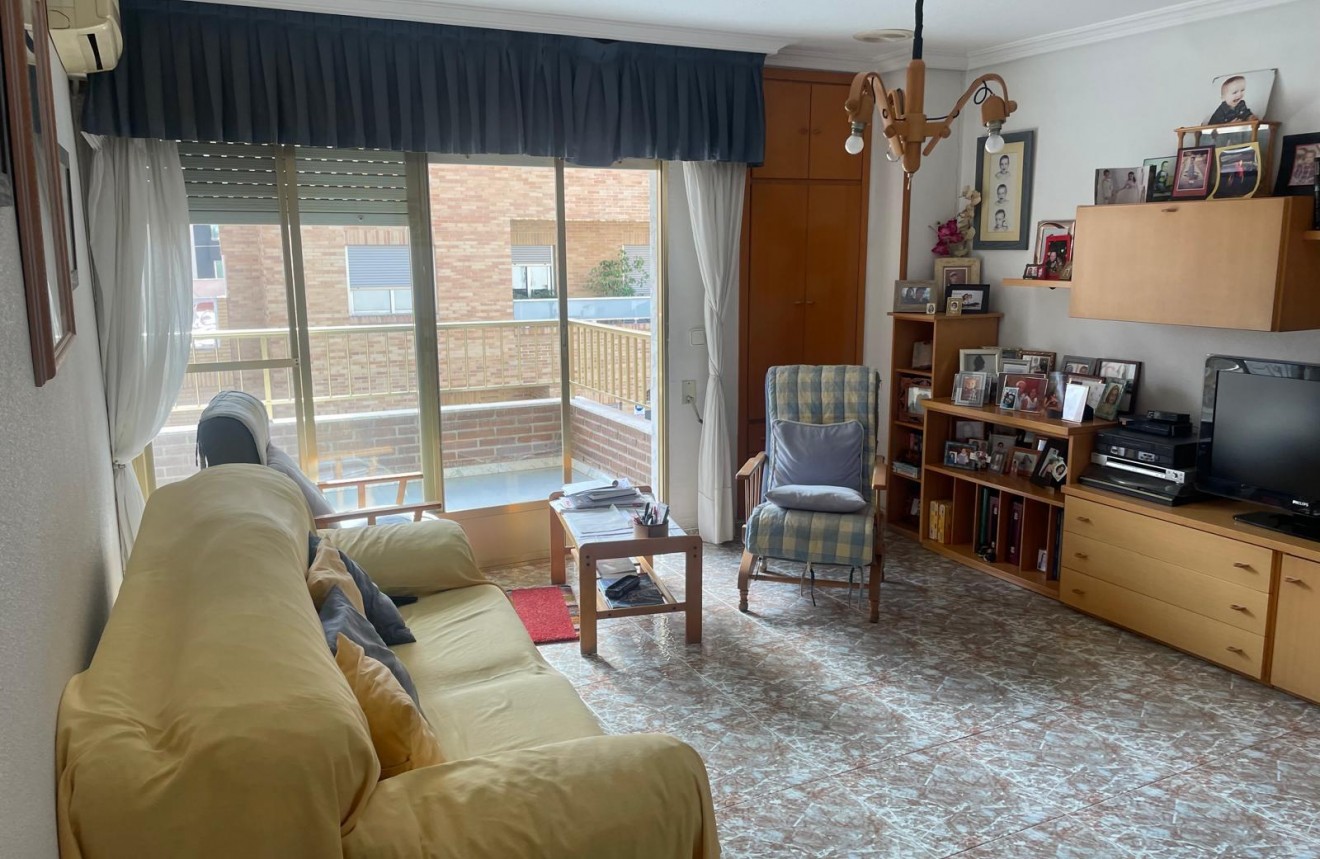 Aus zweiter Hand - Wohnung -
Torrevieja - Centro