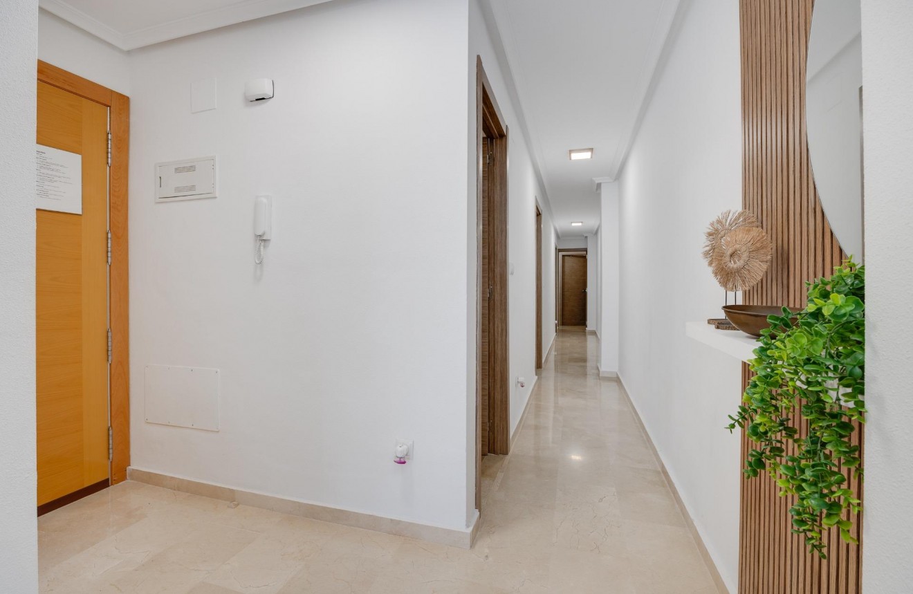 Resale - Apartment / flat -
Torrevieja - Playa del Cura