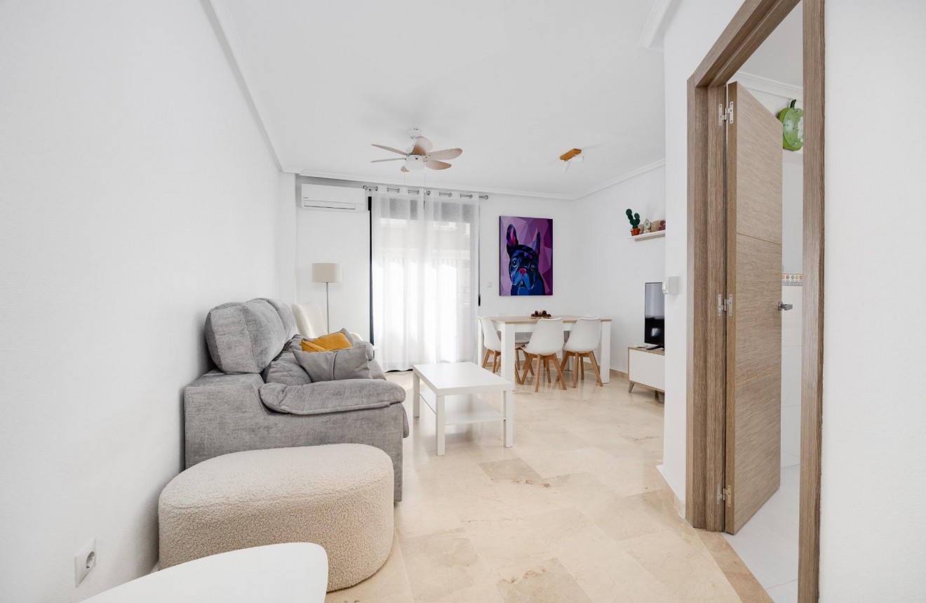 Resale - Apartment / flat -
Torrevieja - Playa del Cura