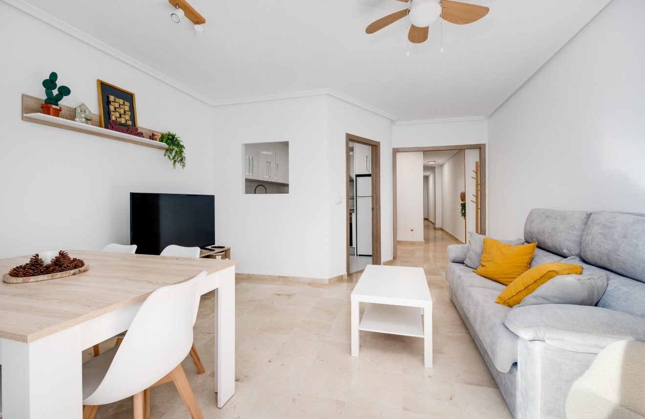 Resale - Apartment / flat -
Torrevieja - Playa del Cura