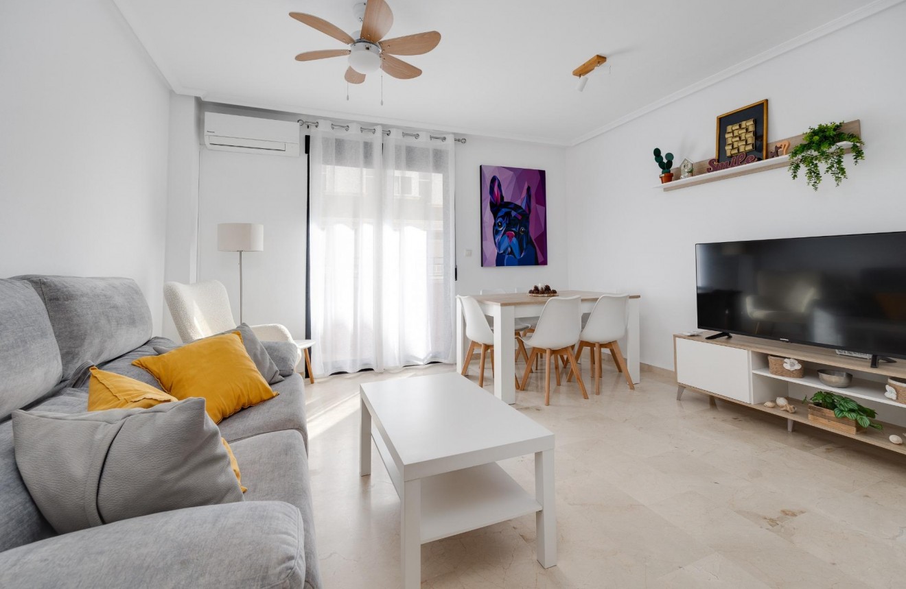 Resale - Apartment / flat -
Torrevieja - Playa del Cura