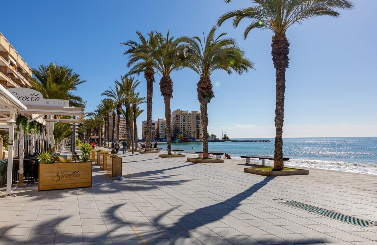 Resale - Apartment / flat -
Torrevieja - Playa del Cura