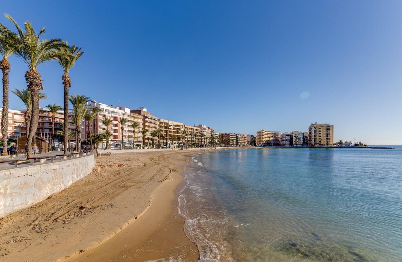 Resale - Apartment / flat -
Torrevieja - Playa del Cura