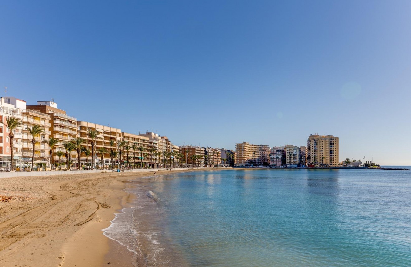 Resale - Apartment / flat -
Torrevieja - Playa del Cura