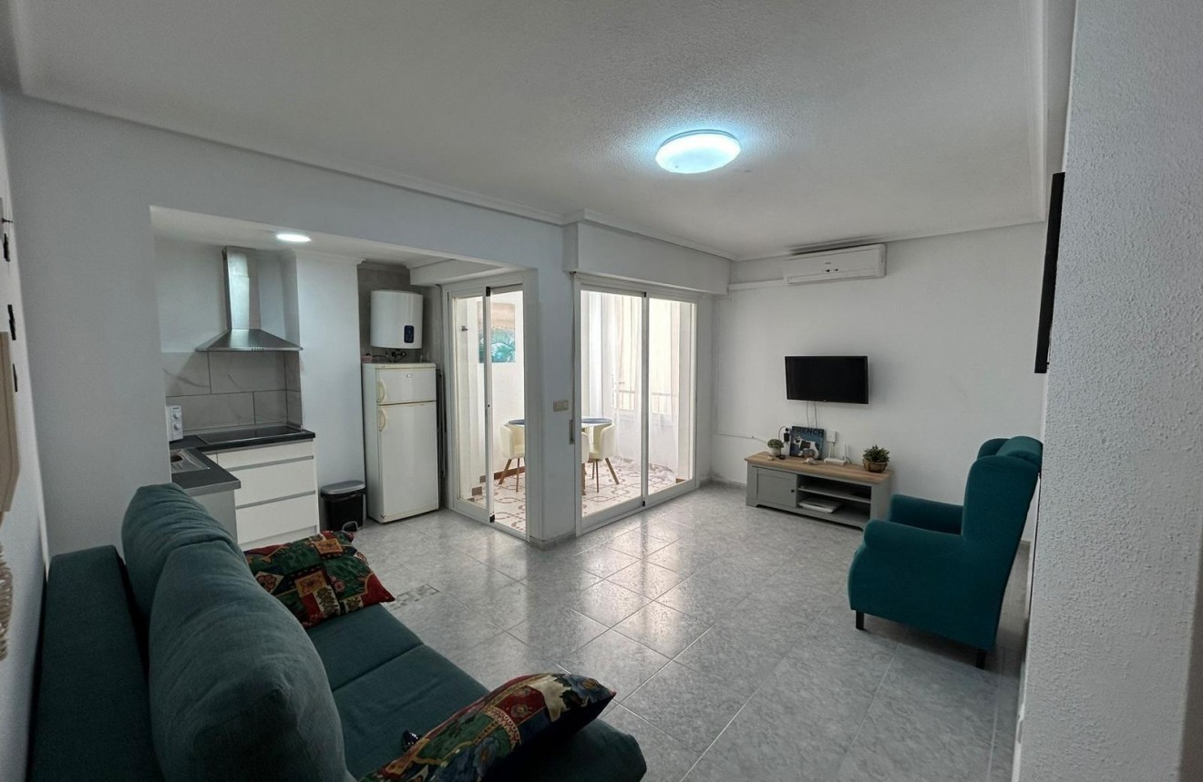 Resale - Apartment / flat -
Torrevieja - Playa del Cura