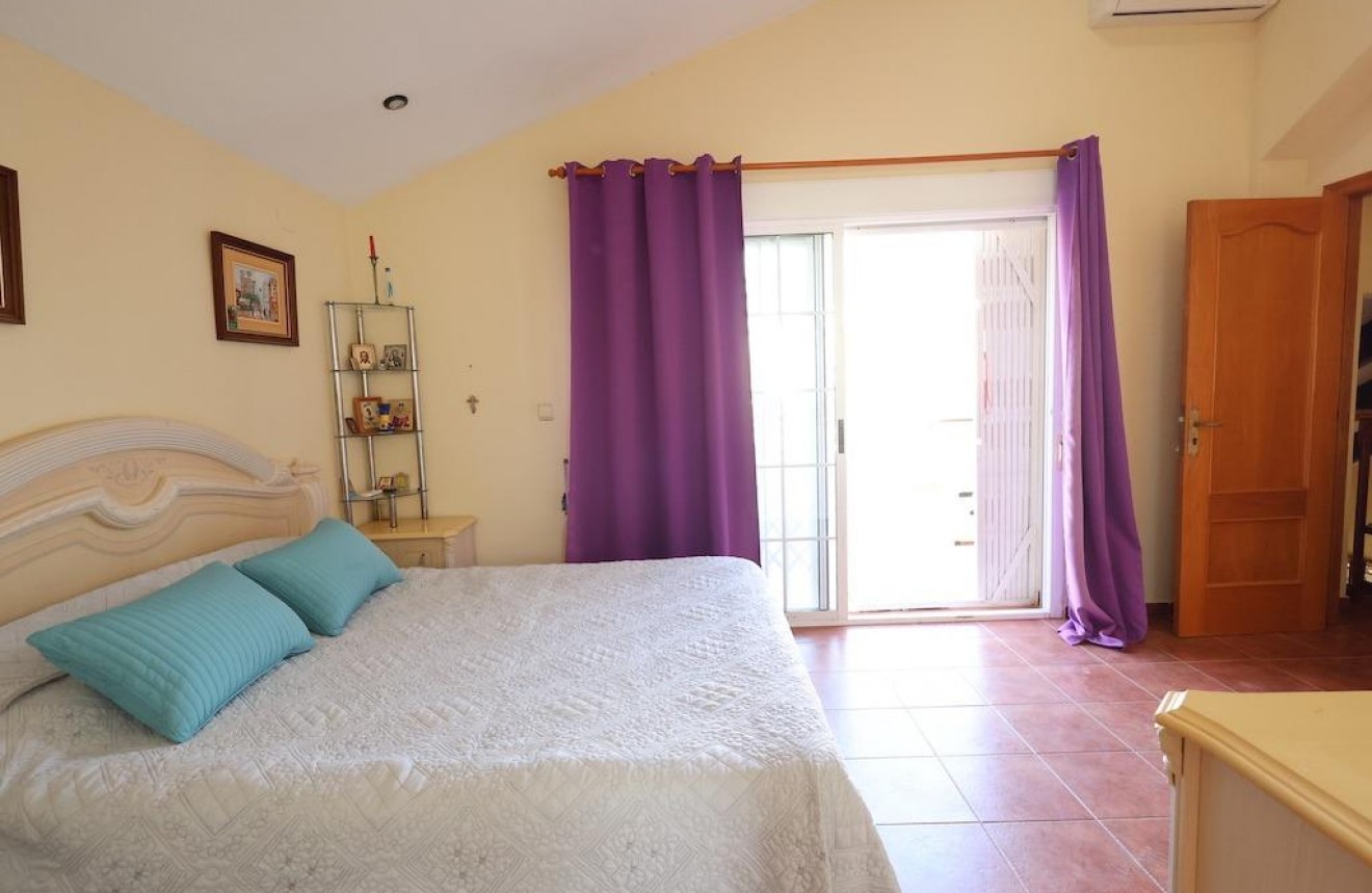 Resale - Chalet -
Orihuela Costa - Costa Blanca