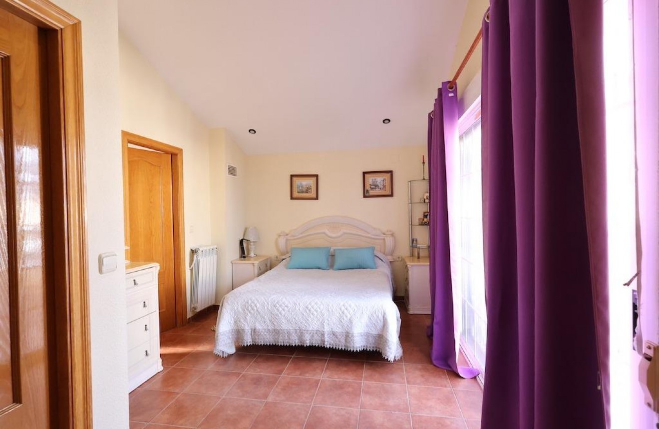 Resale - Chalet -
Orihuela Costa - Costa Blanca