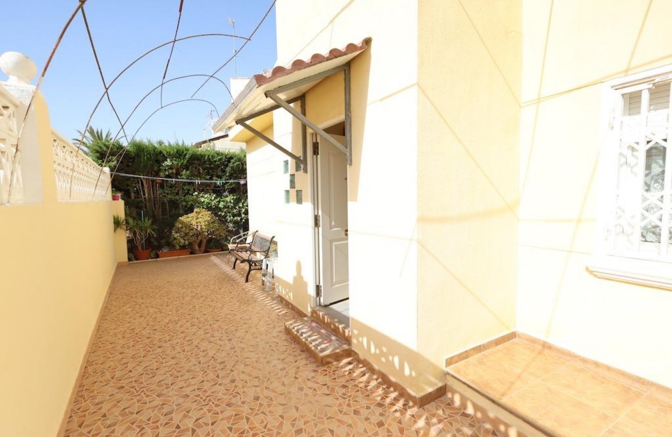 Resale - Chalet -
Orihuela Costa - Costa Blanca