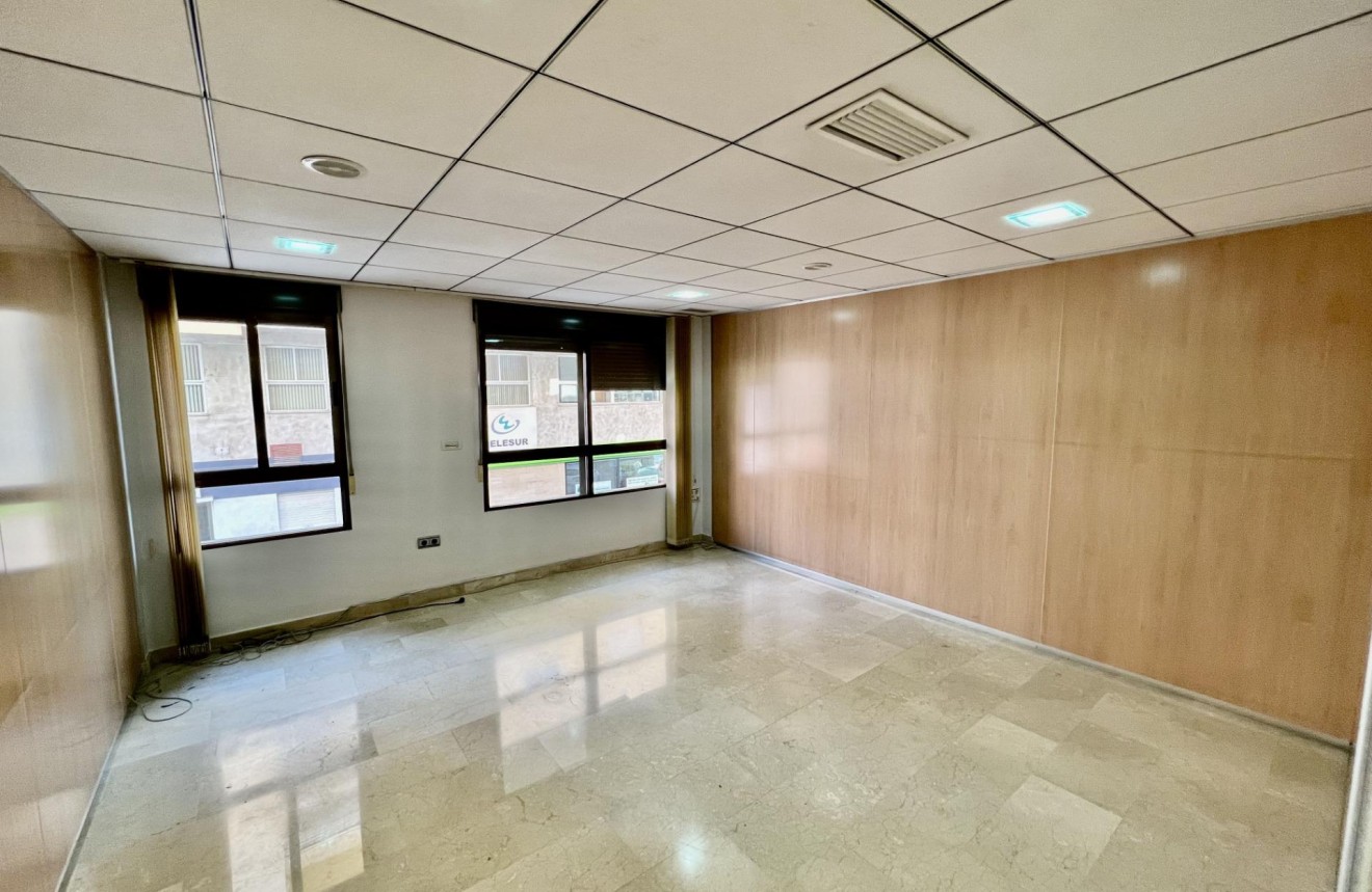 D'occasion - Commercial -
Orihuela - Zona Centro