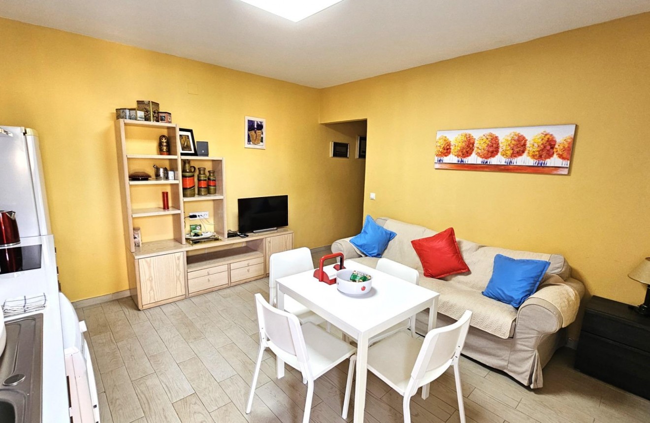 Resale - Chalet -
Torrevieja - San luis