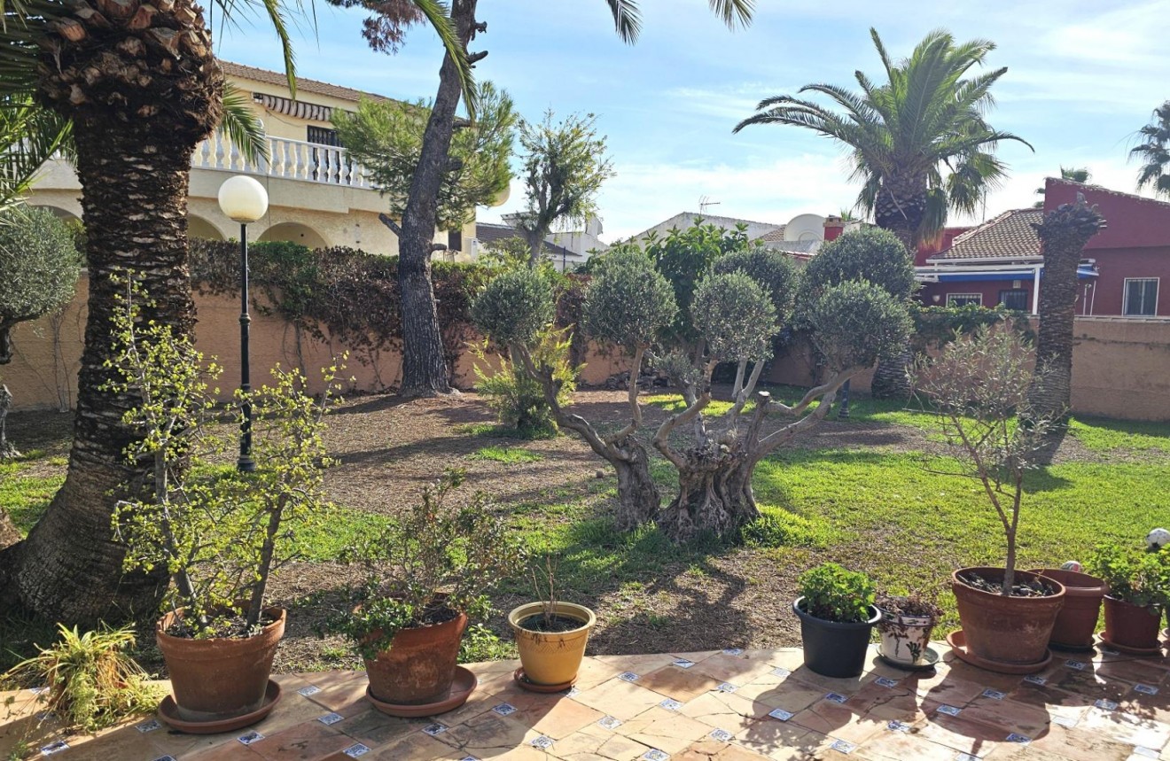 Resale - Chalet -
Torrevieja - San luis