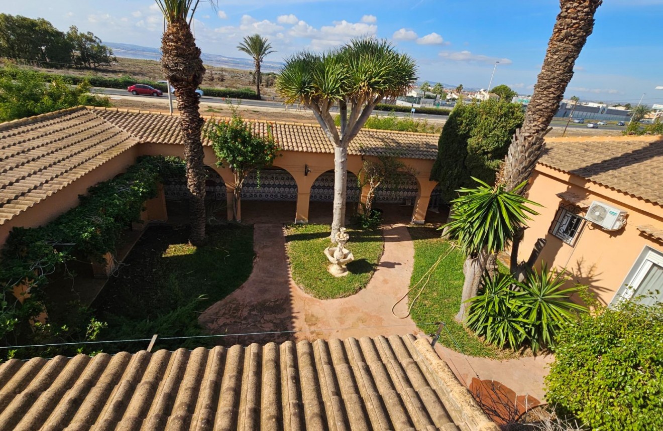 Resale - Chalet -
Torrevieja - San luis