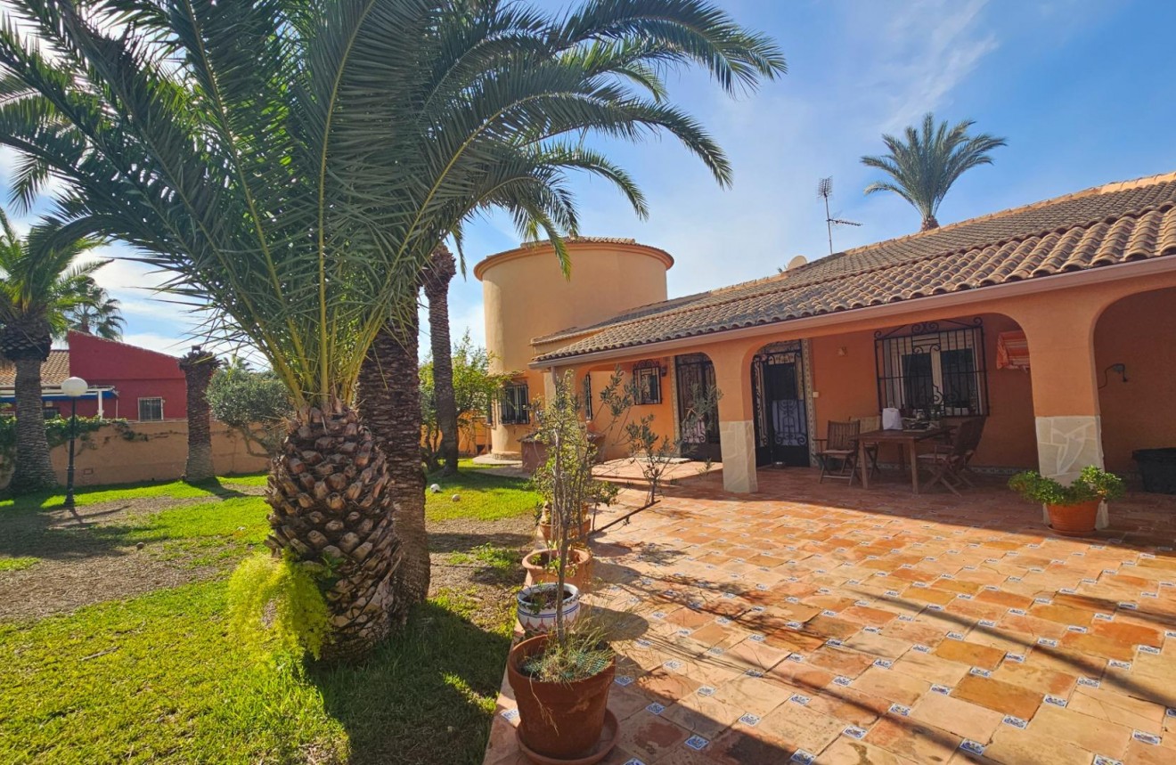 Resale - Chalet -
Torrevieja - San luis