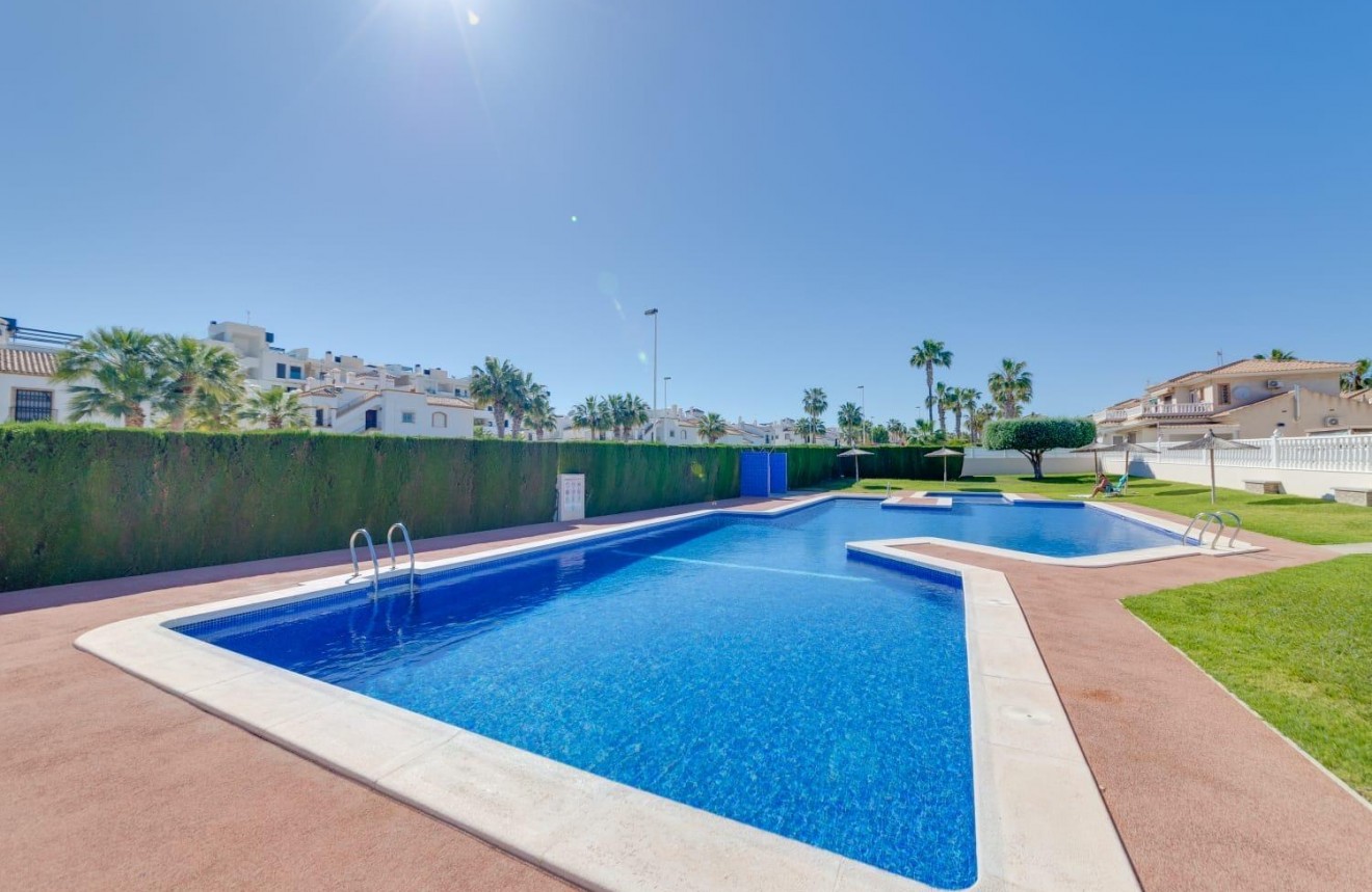 Resale - Chalet -
Orihuela Costa - Costa Blanca