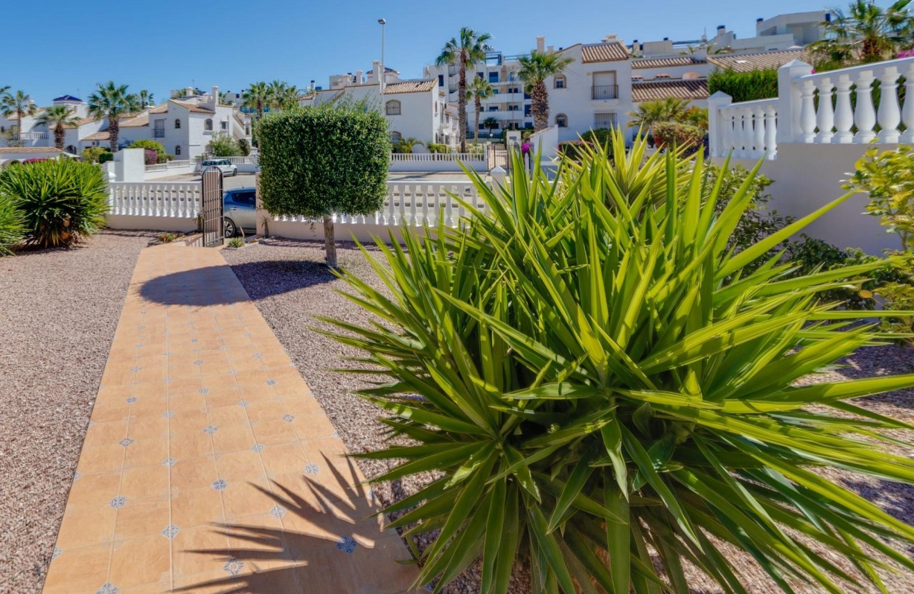 Resale - Chalet -
Orihuela Costa - Costa Blanca