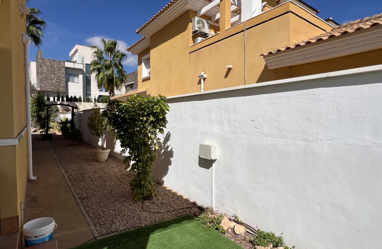 Resale - Chalet -
Orihuela Costa - Costa Blanca