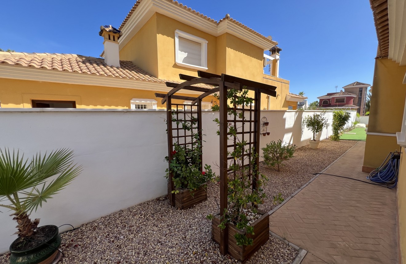 Resale - Chalet -
Orihuela Costa - Costa Blanca