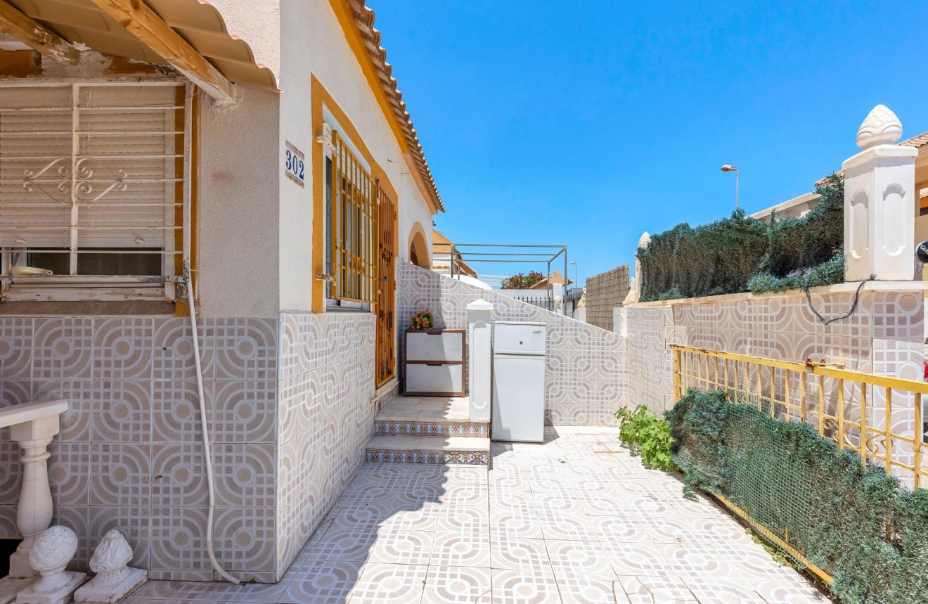 Z drugiej ręki - Bungalow -
Torrevieja - El Limonar