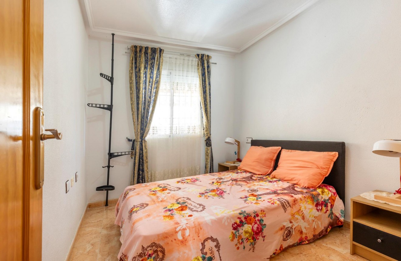 Z drugiej ręki - Bungalow -
Torrevieja - El Limonar