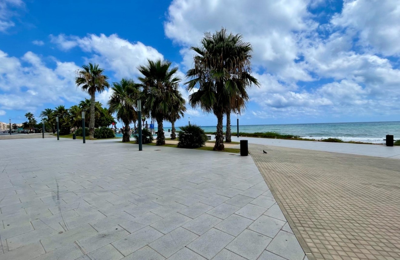 Z drugiej ręki - Mieszkanie w bloku -
Torrevieja - Playa del Cura