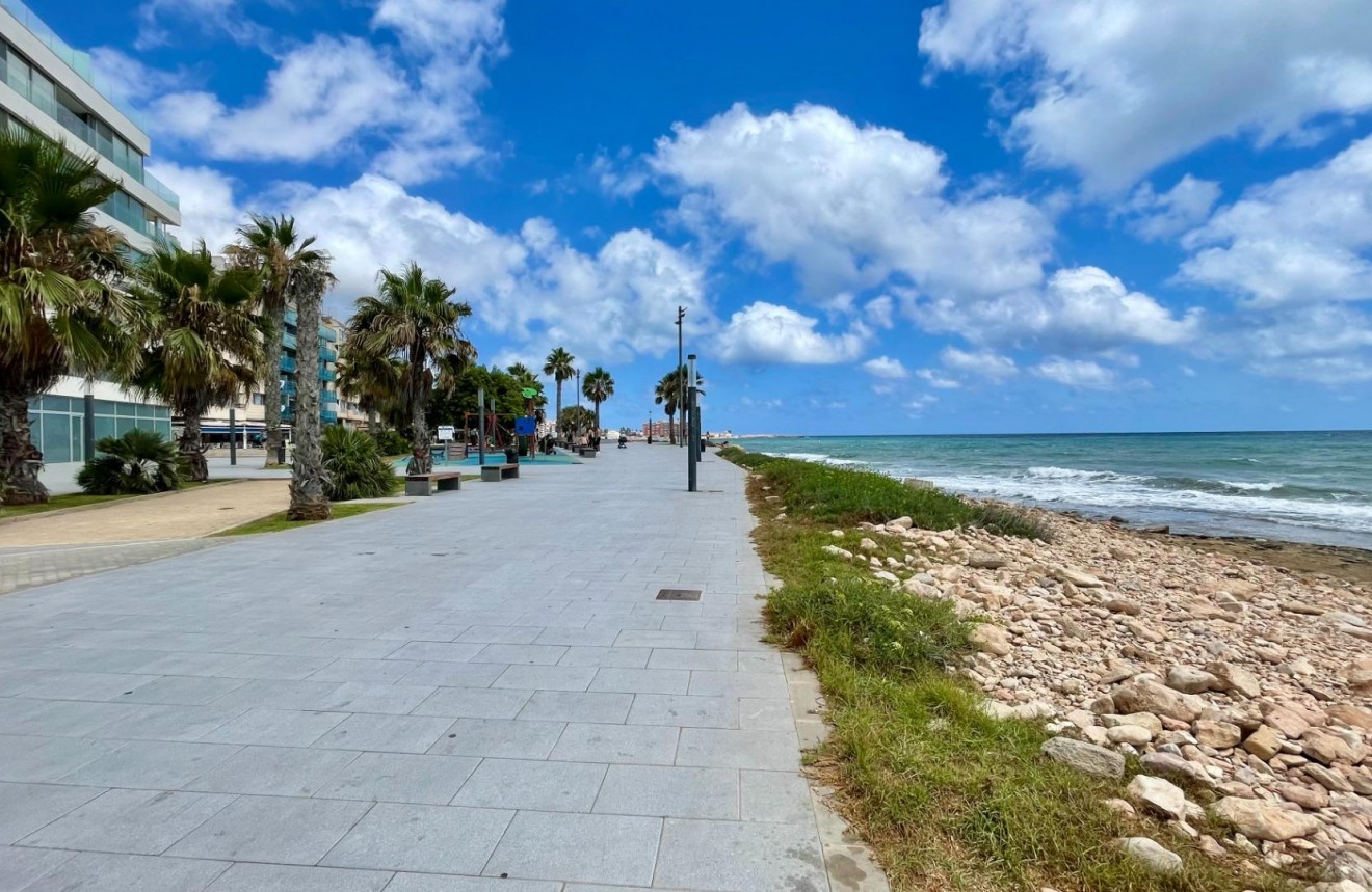 Z drugiej ręki - Mieszkanie w bloku -
Torrevieja - Playa del Cura