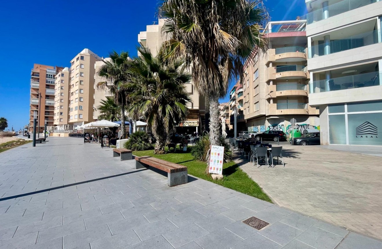 Z drugiej ręki - Mieszkanie w bloku -
Torrevieja - Playa del Cura