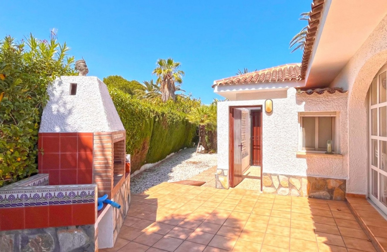 Tweedehands - Chalet -
Orihuela Costa - Costa Blanca