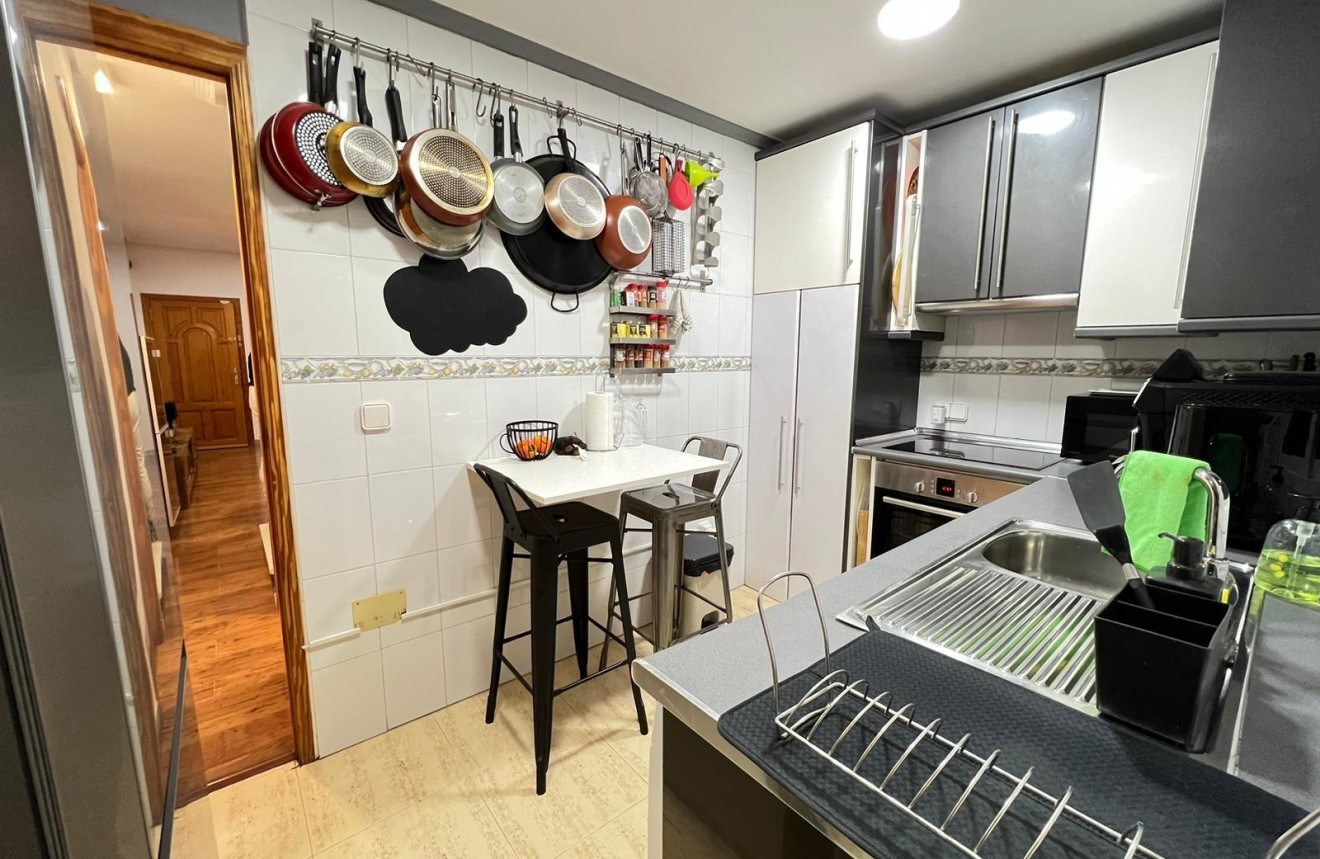 Resale - Chalet -
Orihuela Costa - Playa Flamenca