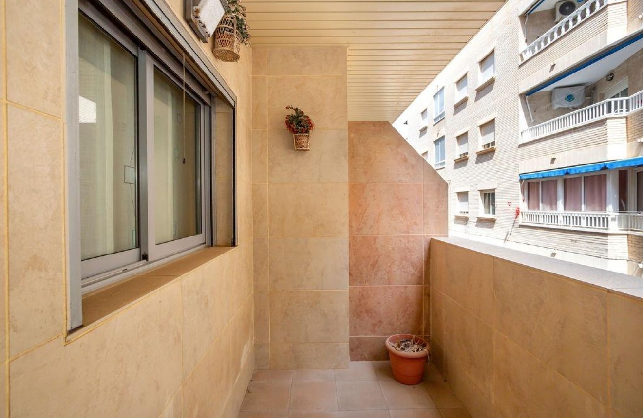 Segunda mano - Apartamento / piso -
Torrevieja - La Mata