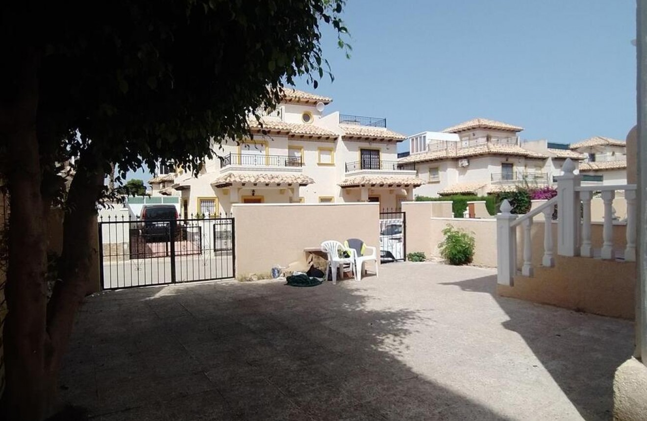 Segunda mano - Chalet -
Orihuela Costa - La Zenia