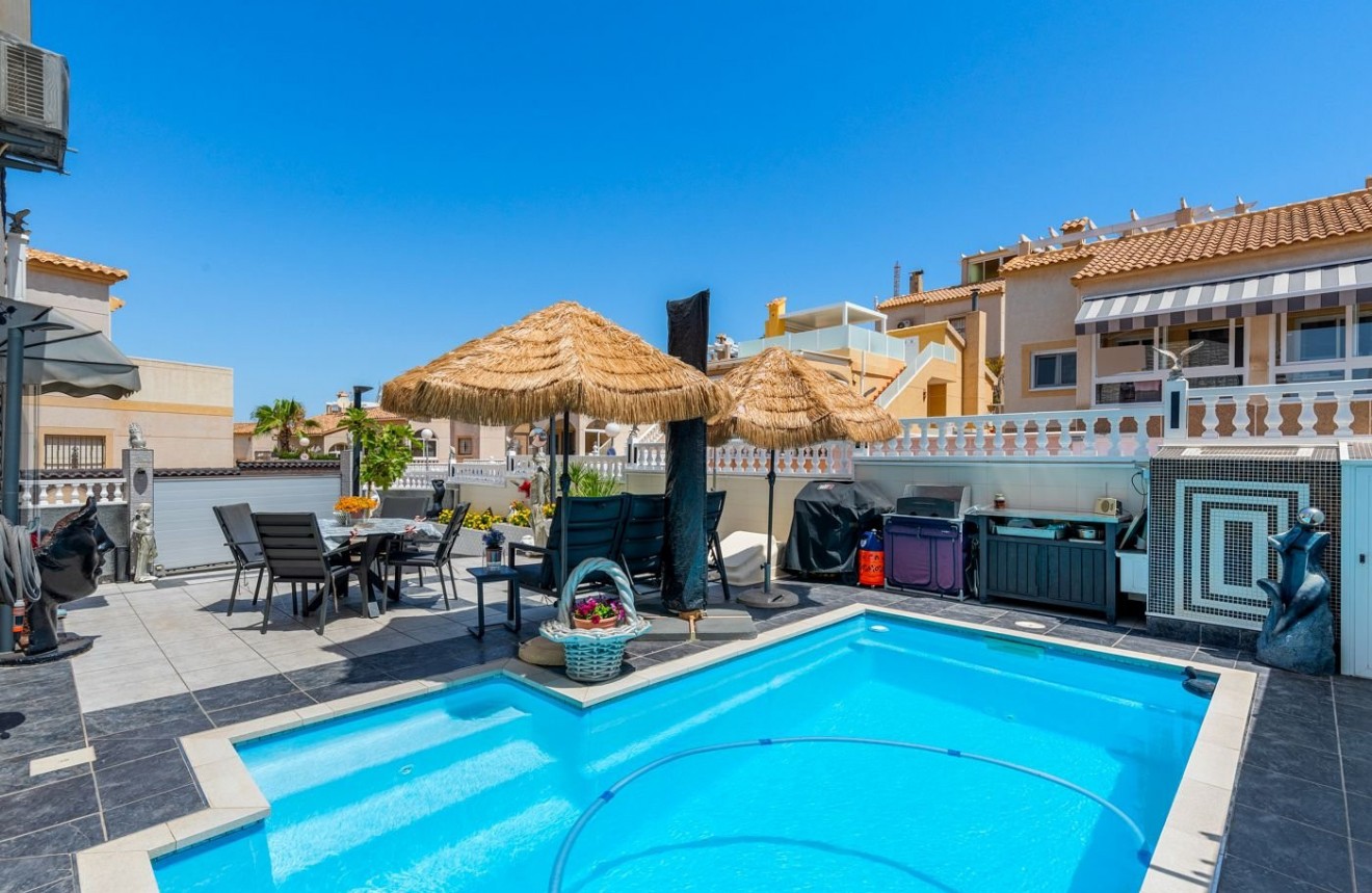 Resale - Chalet -
Orihuela Costa - Costa Blanca