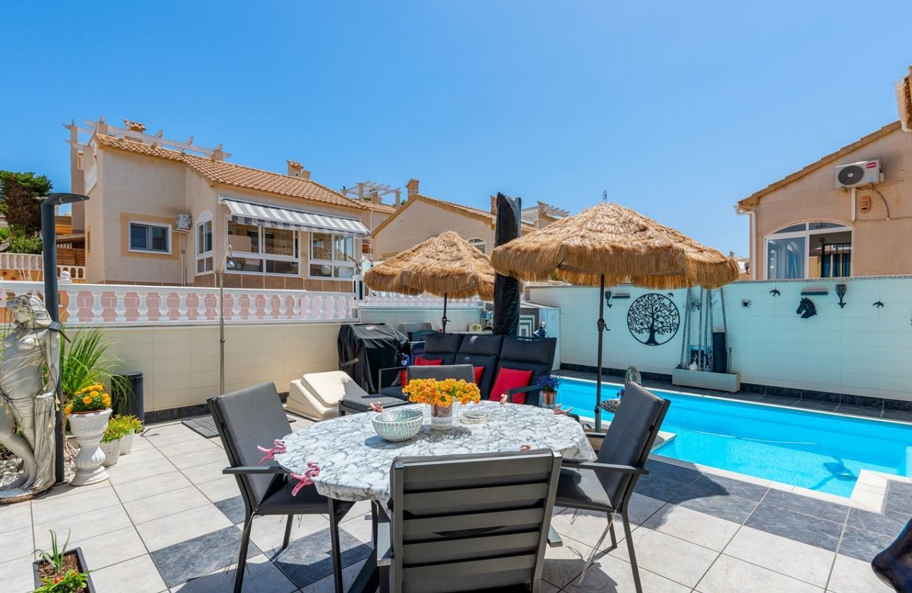 Resale - Chalet -
Orihuela Costa - Costa Blanca