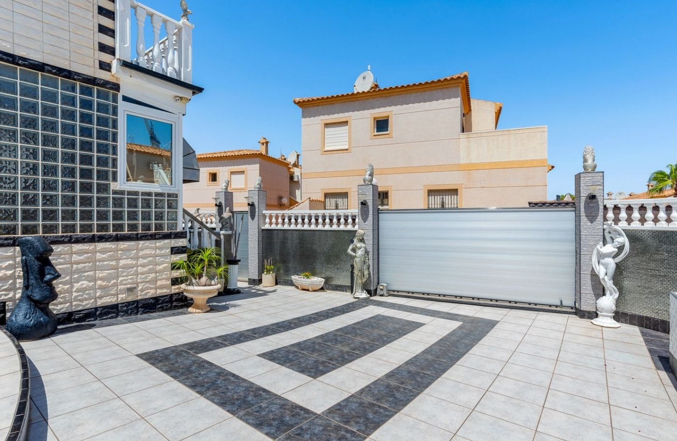 Resale - Chalet -
Orihuela Costa - Costa Blanca