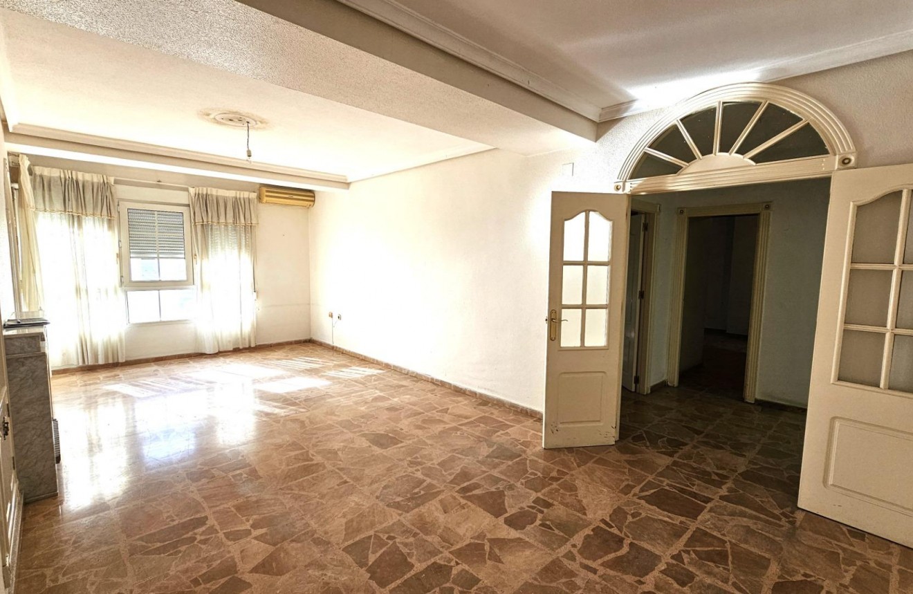 Resale - Apartment / flat -
Torrevieja - Centro