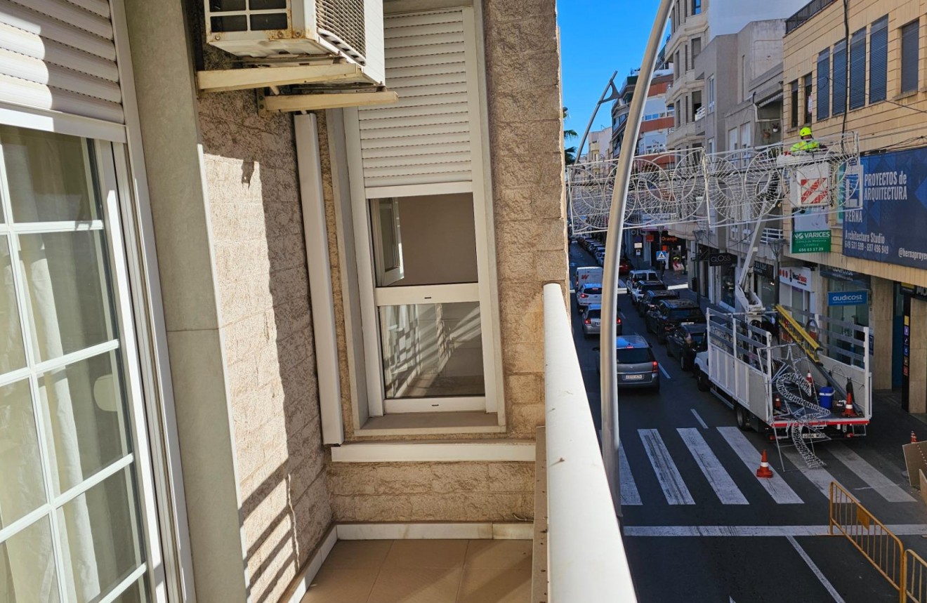 Resale - Apartment / flat -
Torrevieja - Centro